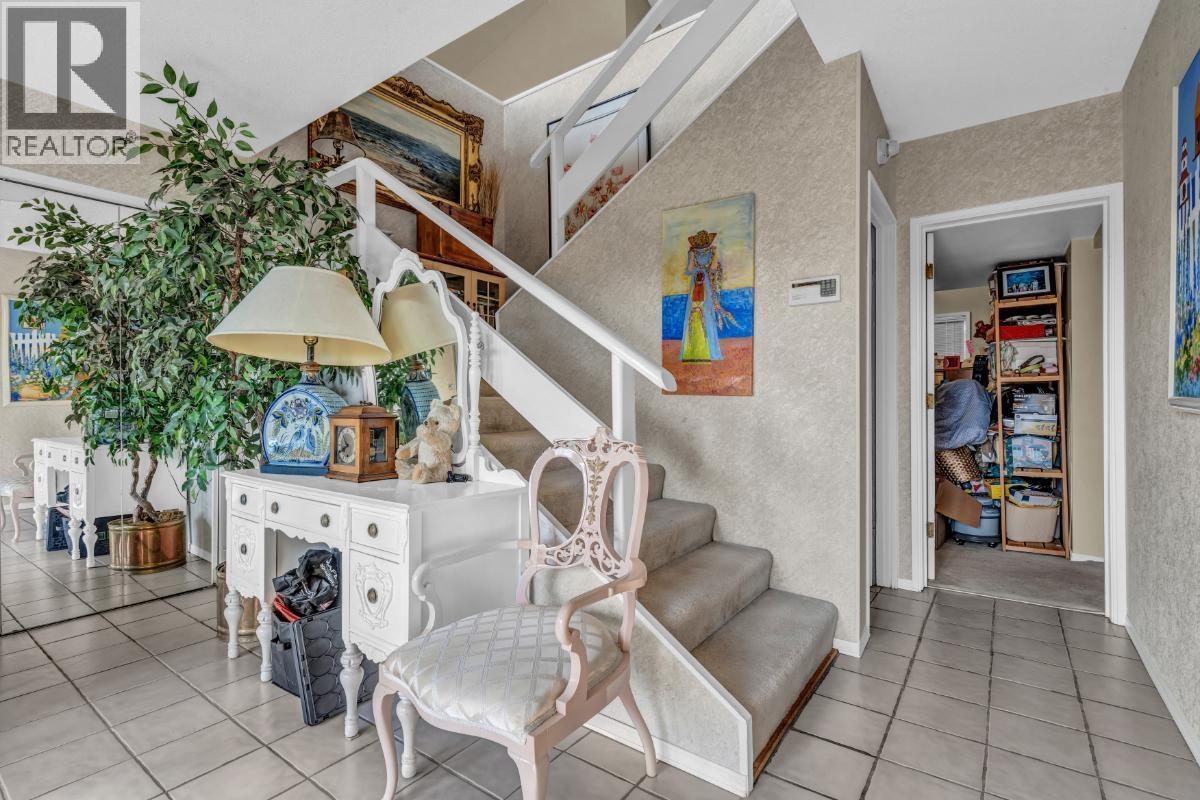 4415 WOODCREST ROAD, West Vancouver