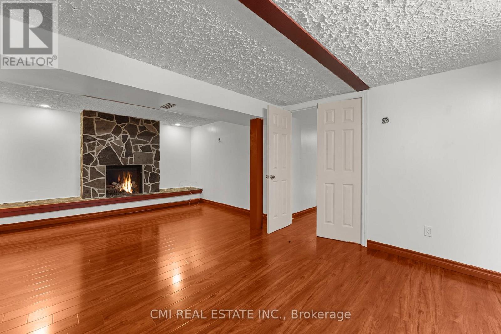 50 APACHE TRAIL - 35