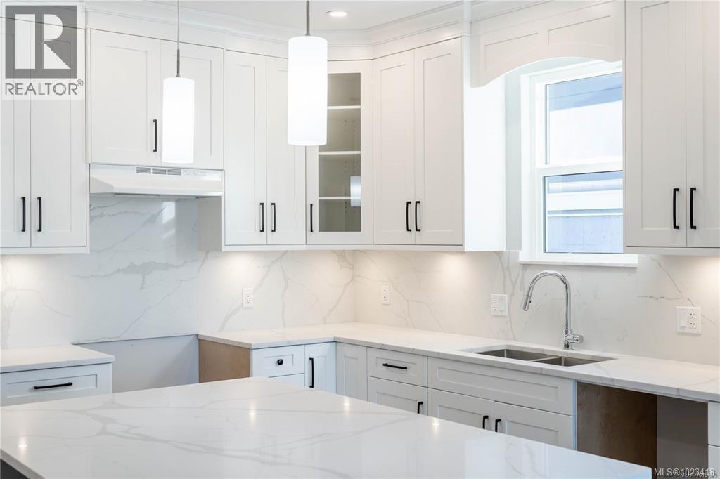 669 SANDERSON RD - 14