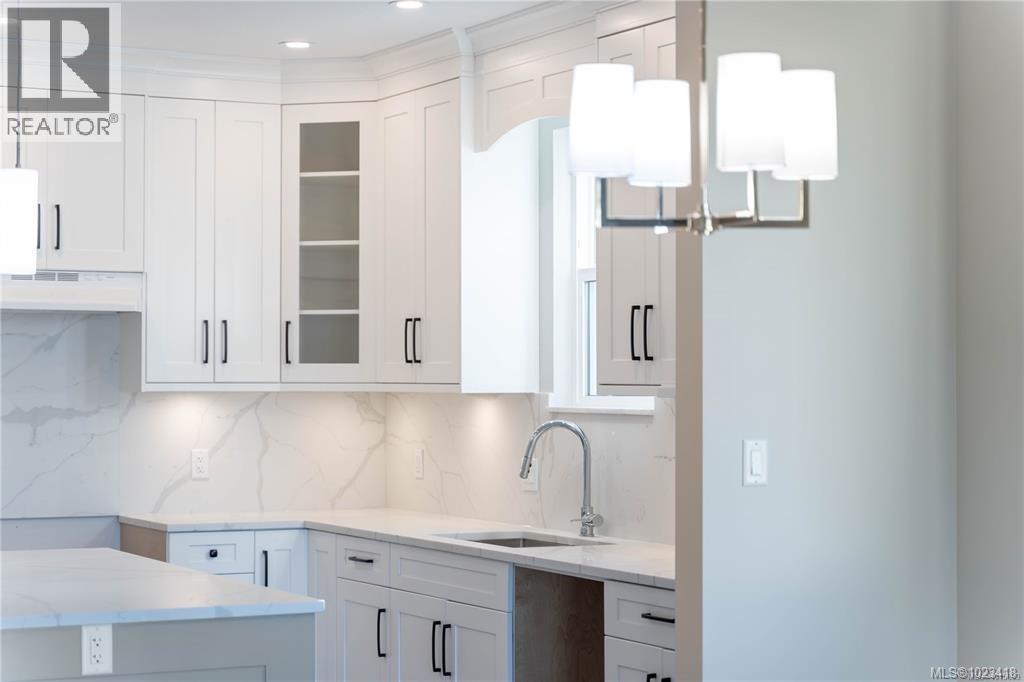 669 SANDERSON RD - 19