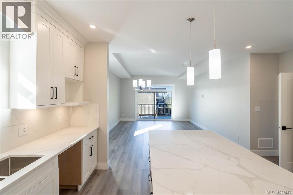 669 SANDERSON RD - 20