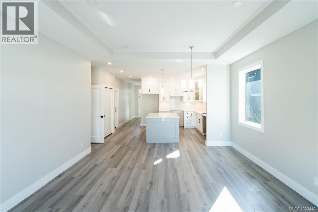 669 SANDERSON RD - 22