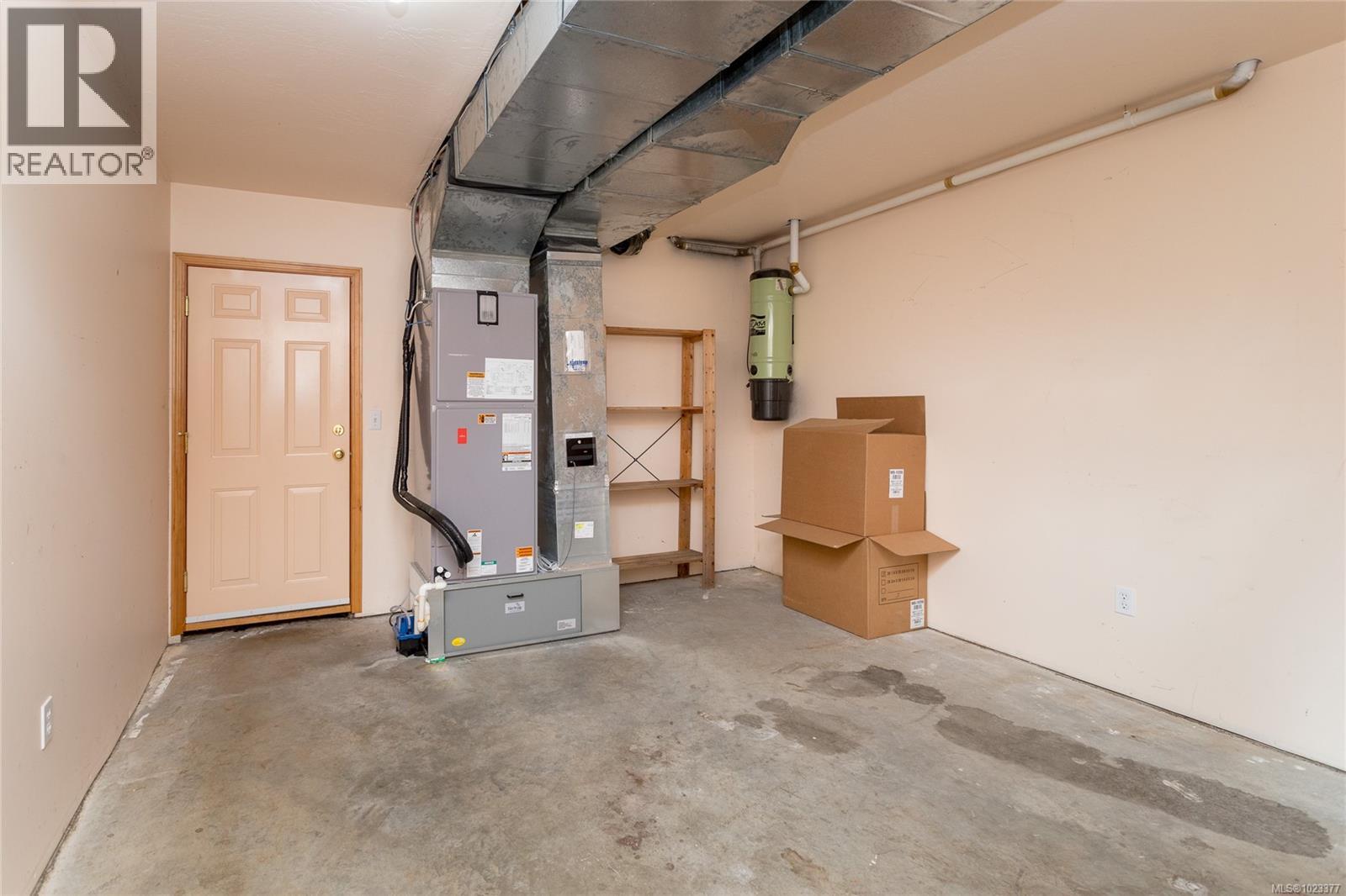 681 Lombard Dr, Metchosin