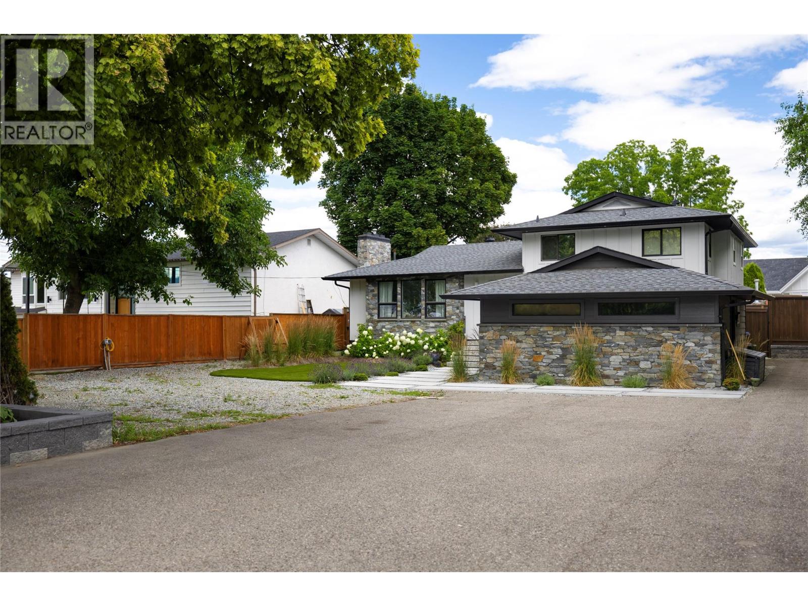  4265 Lakeshore Road, Kelowna