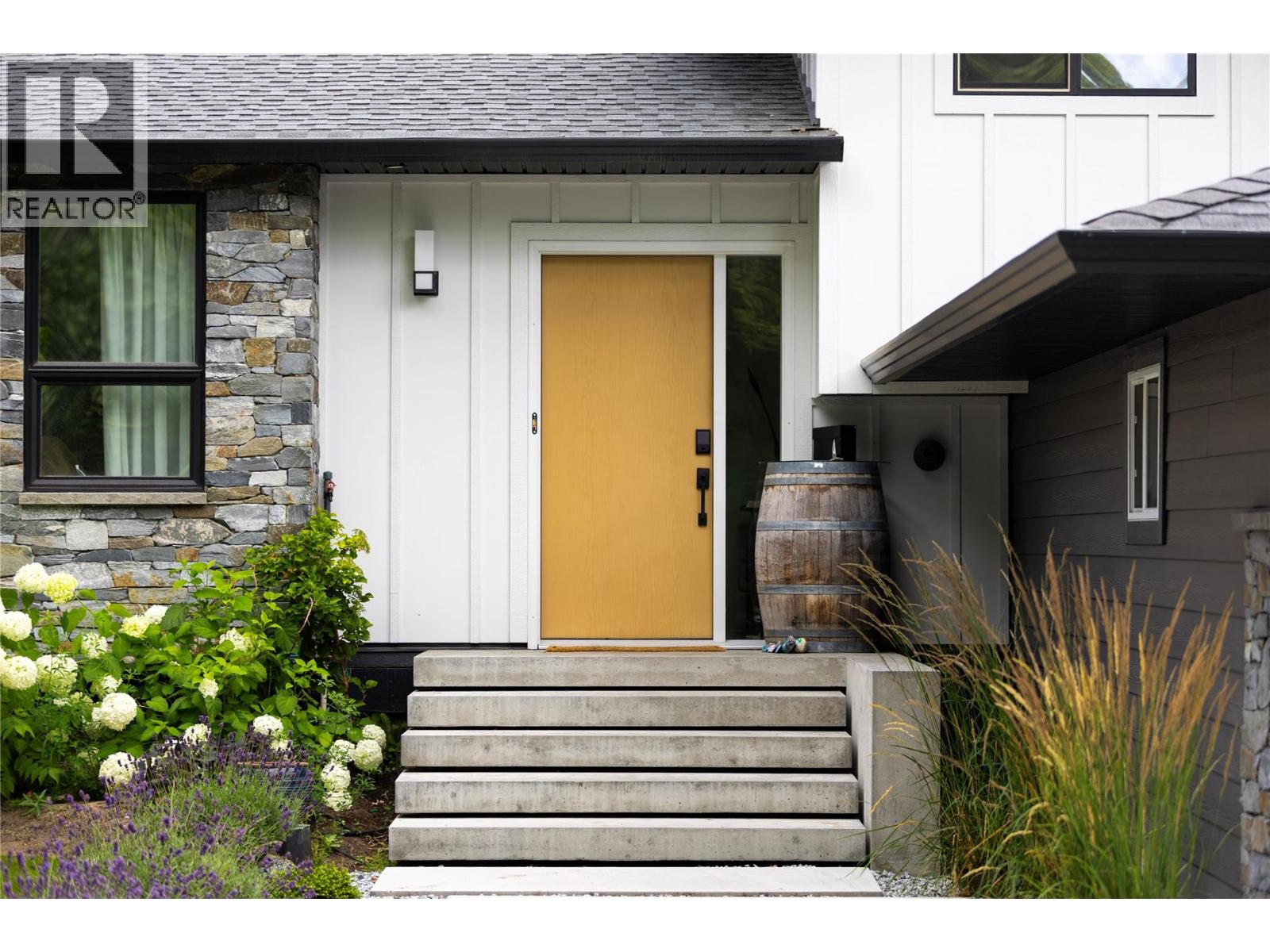  4265 Lakeshore Road, Kelowna