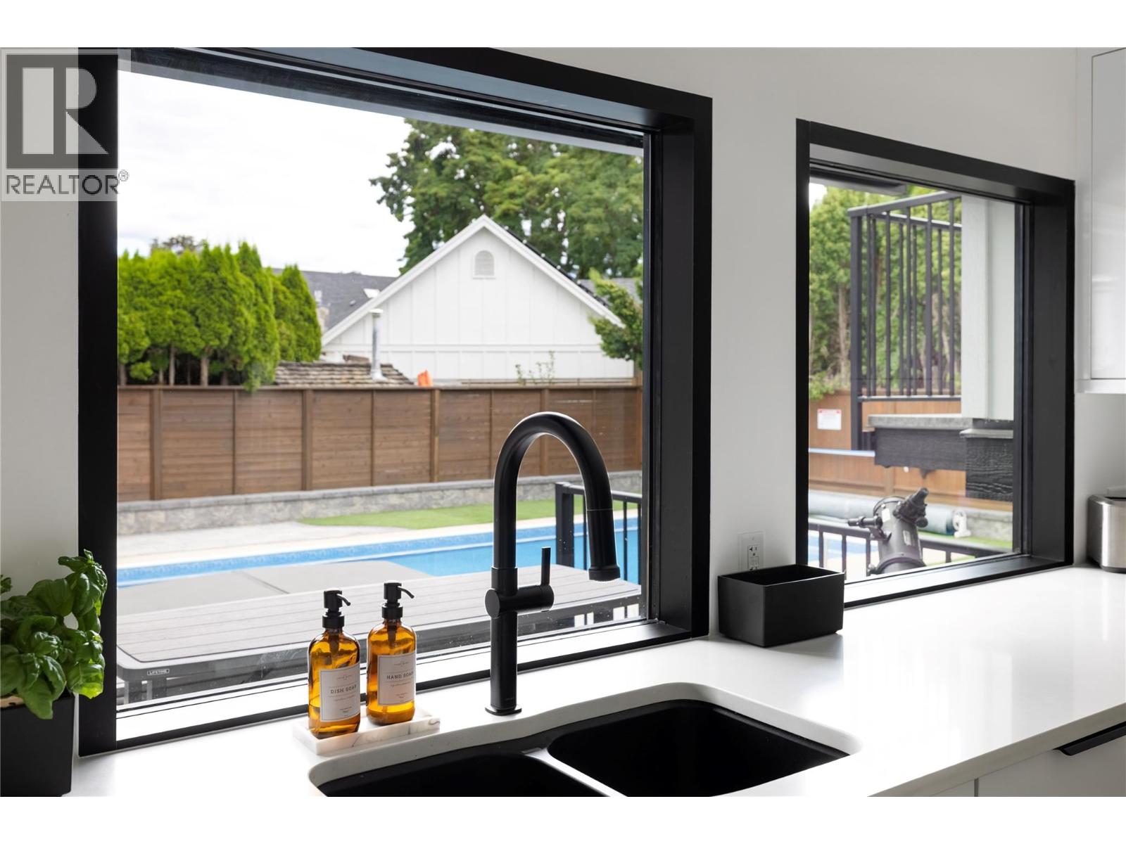  4265 Lakeshore Road, Kelowna