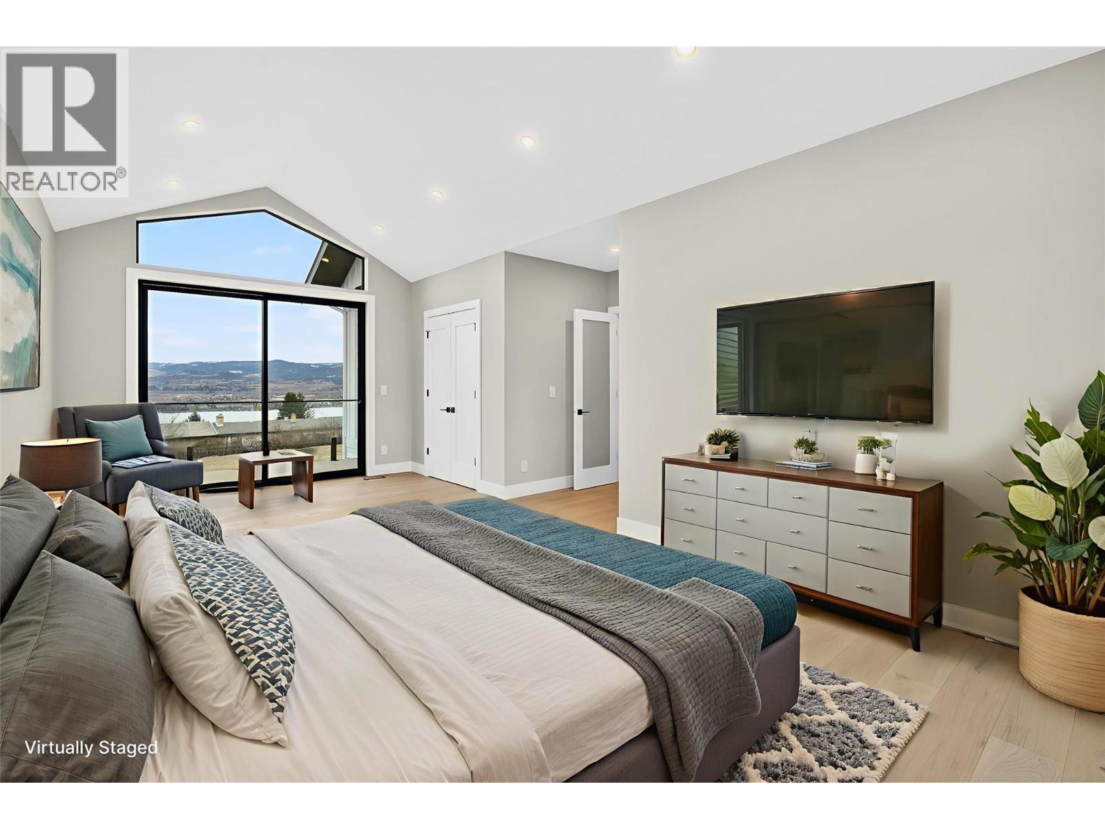 2235 Thacker Drive, West Kelowna