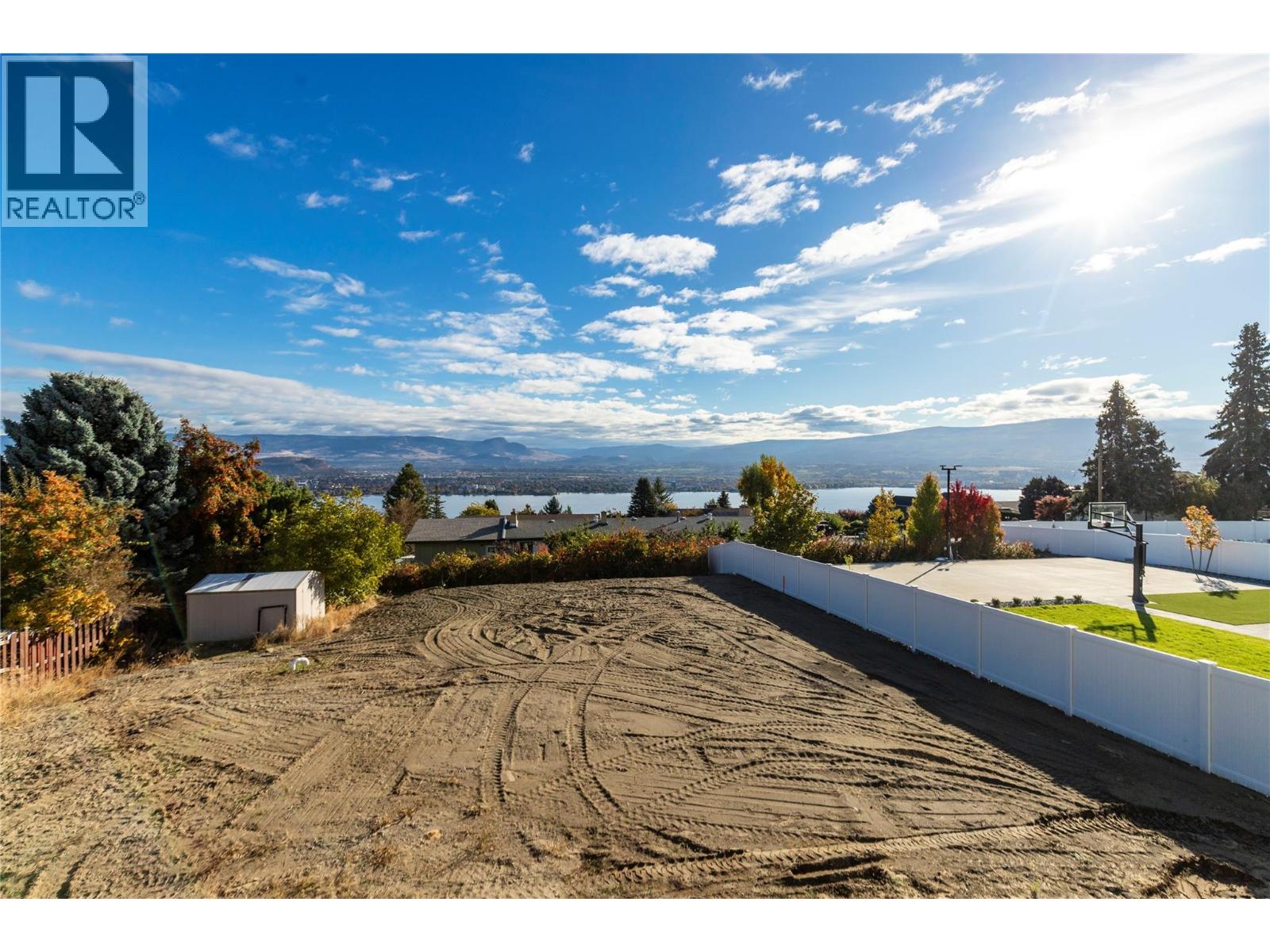 2235 Thacker Drive, West Kelowna