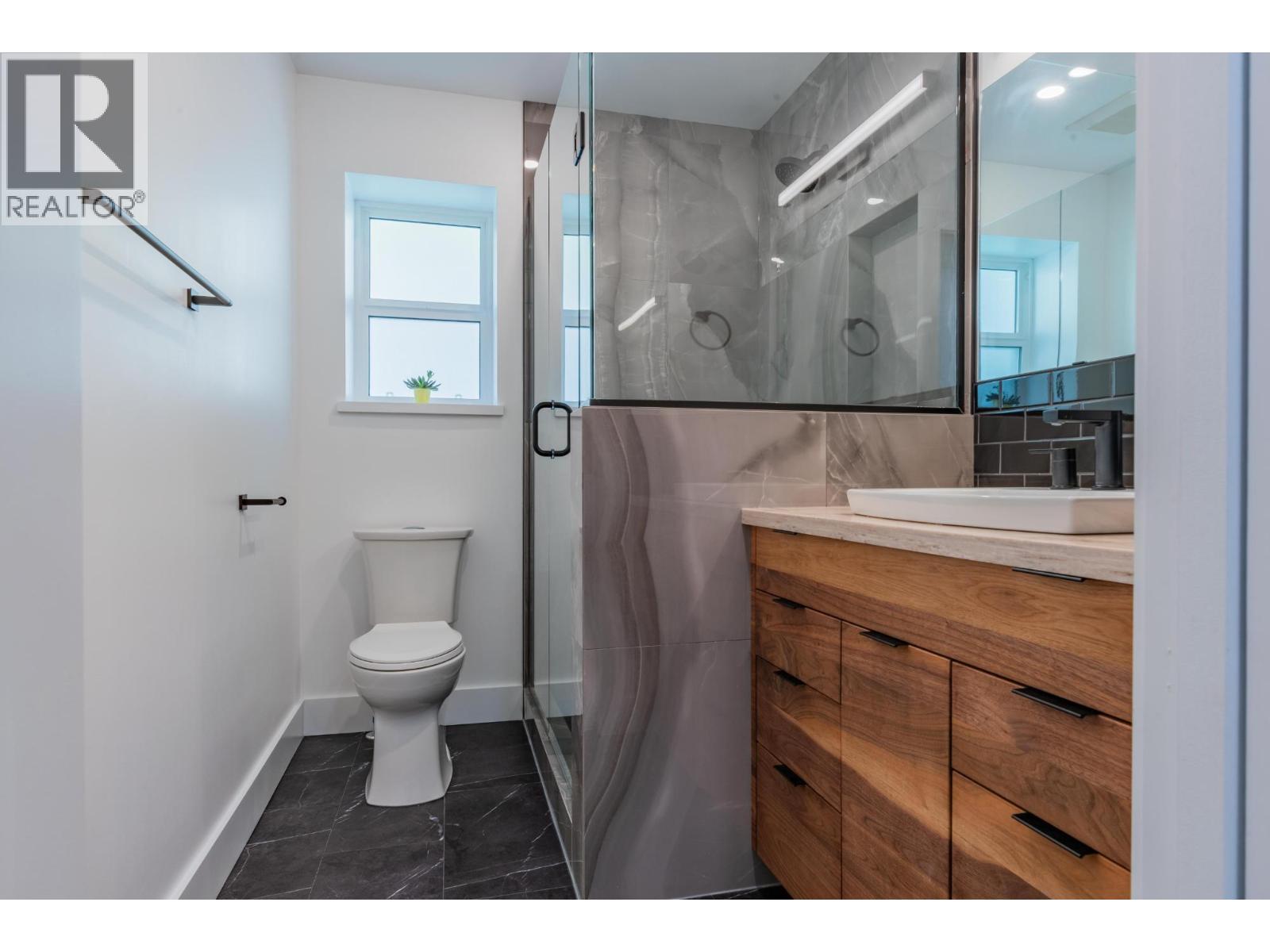 934 REDSTONE Drive, Rossland