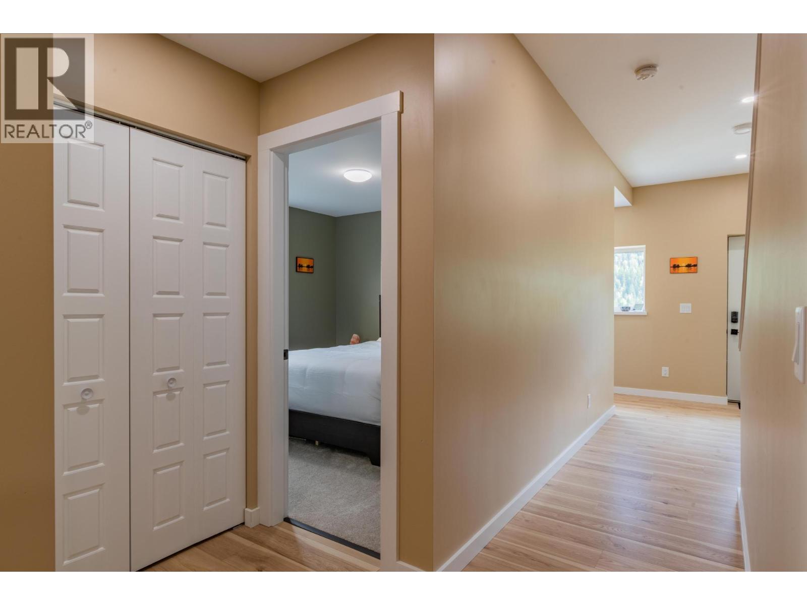 934 REDSTONE Drive, Rossland