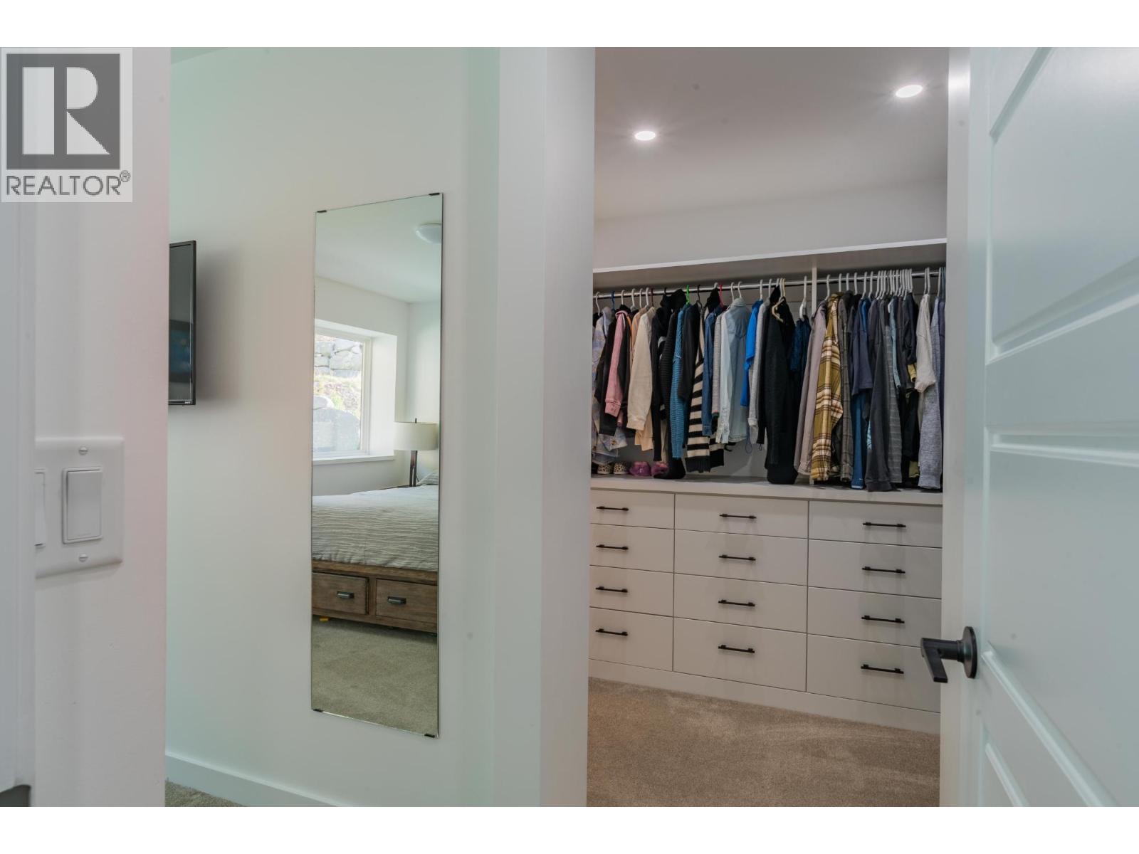 934 REDSTONE Drive, Rossland