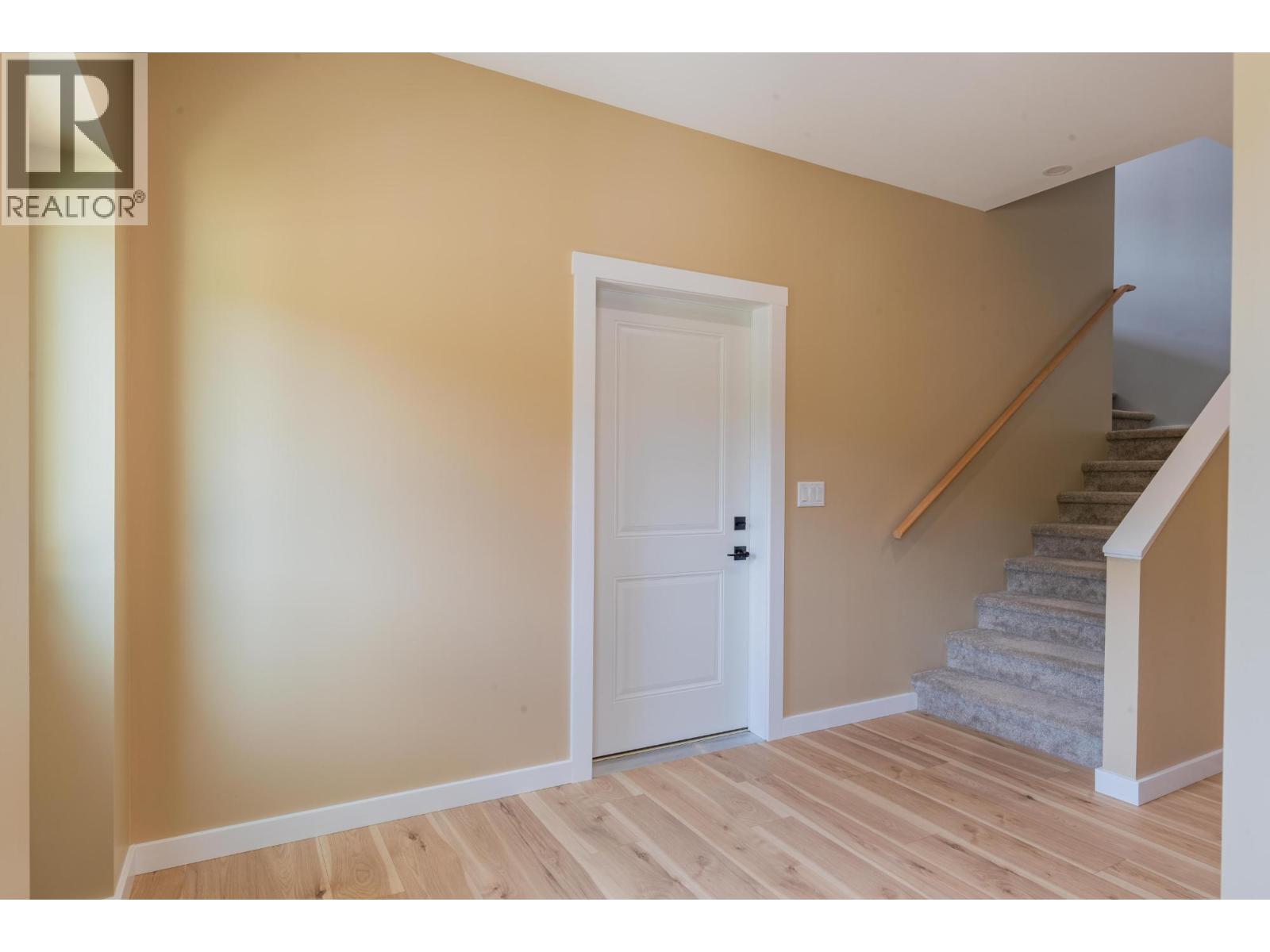 934 REDSTONE Drive, Rossland