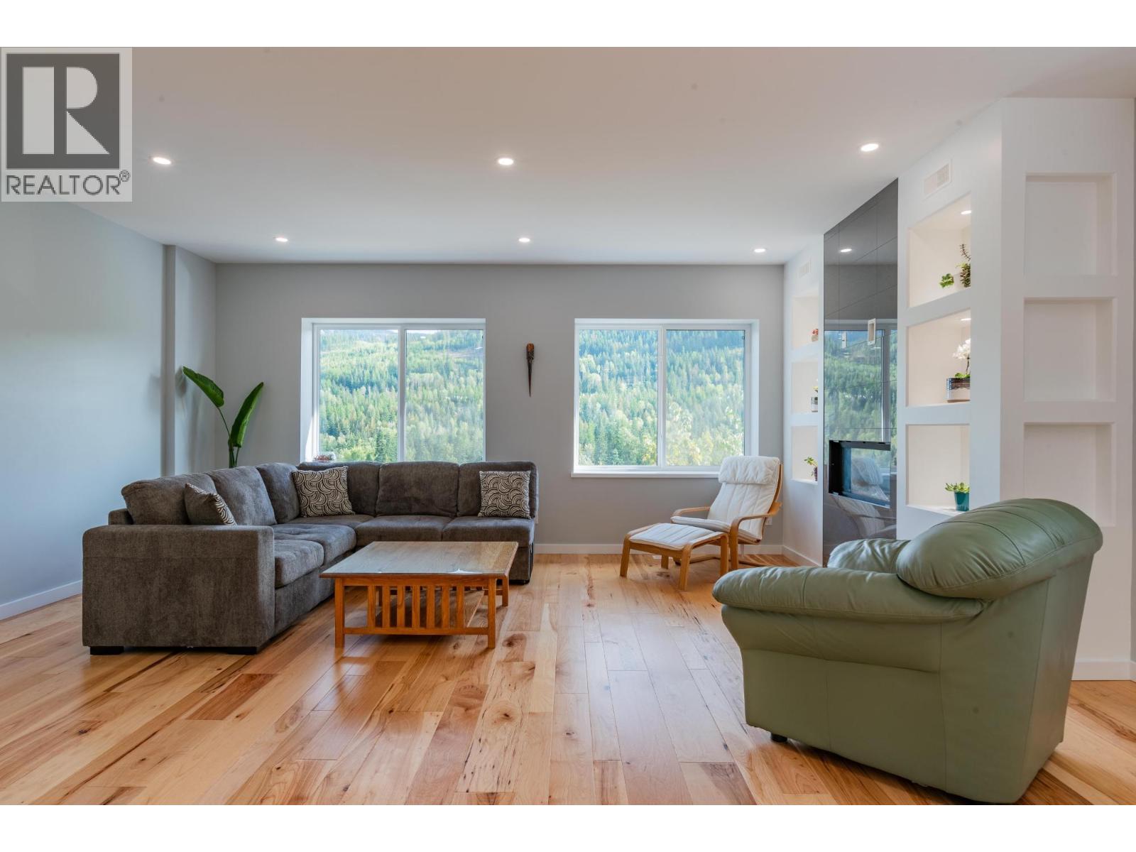 934 REDSTONE Drive, Rossland