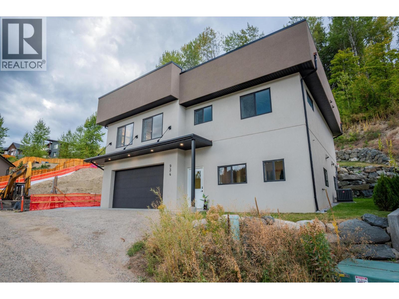 934 REDSTONE Drive, Rossland