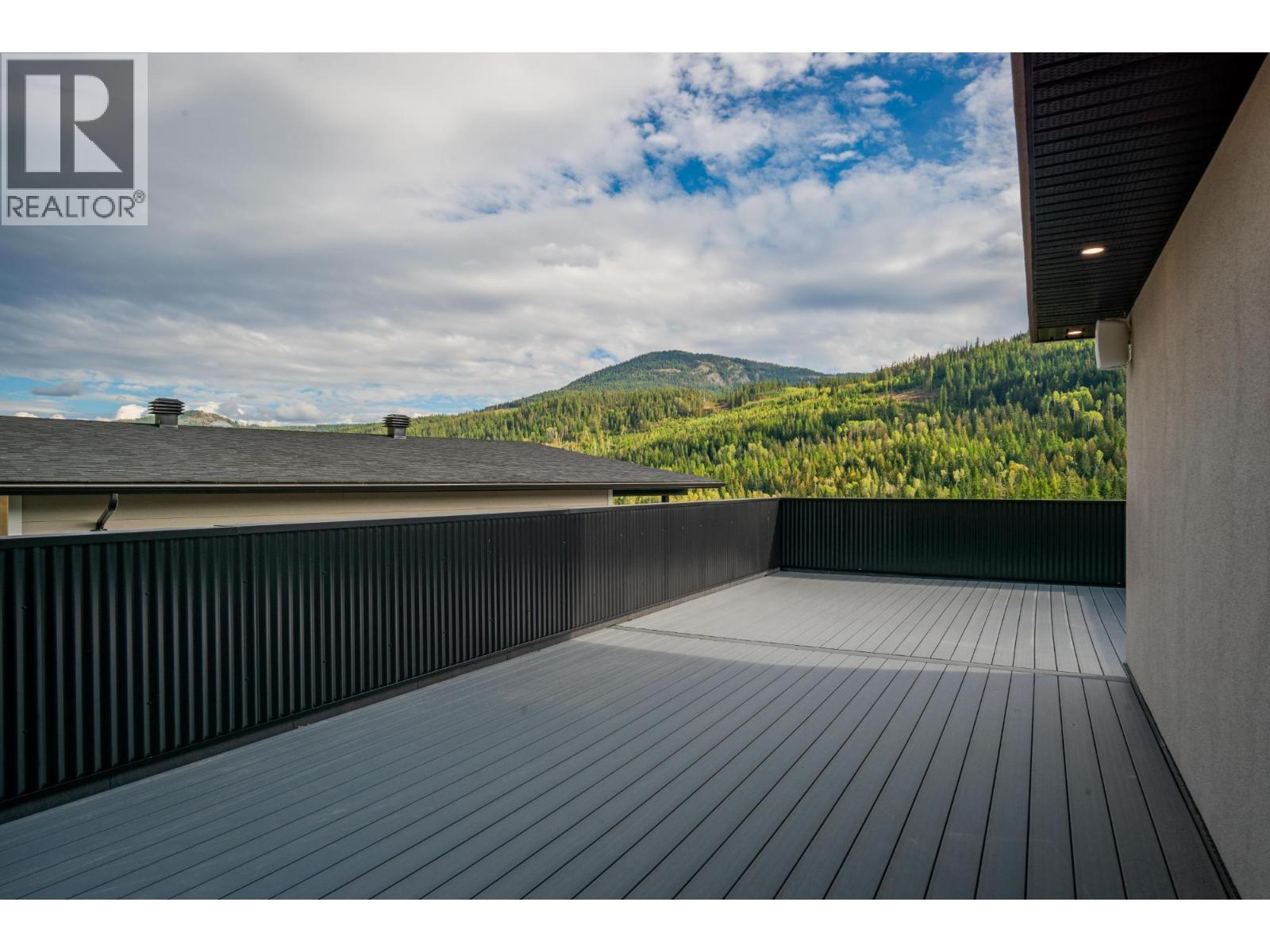 934 REDSTONE Drive, Rossland