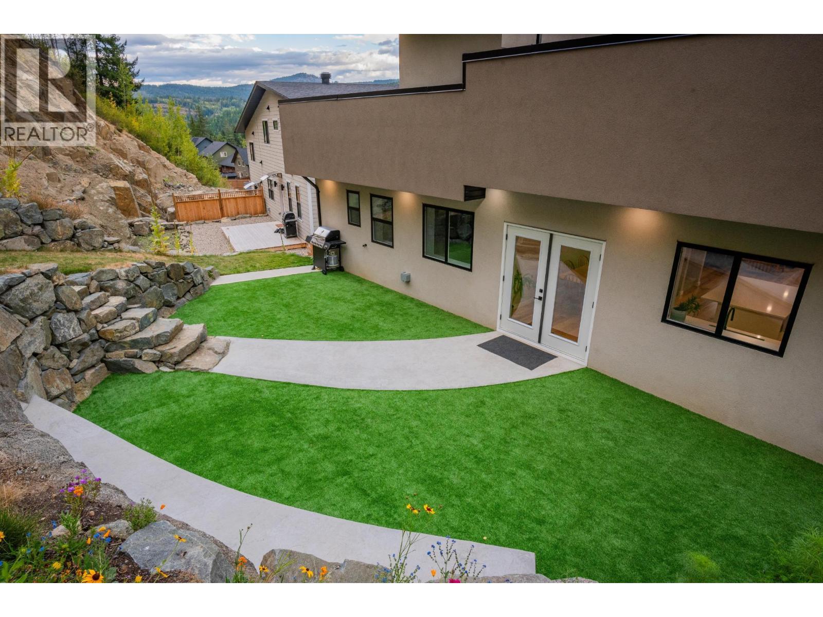 934 REDSTONE Drive, Rossland