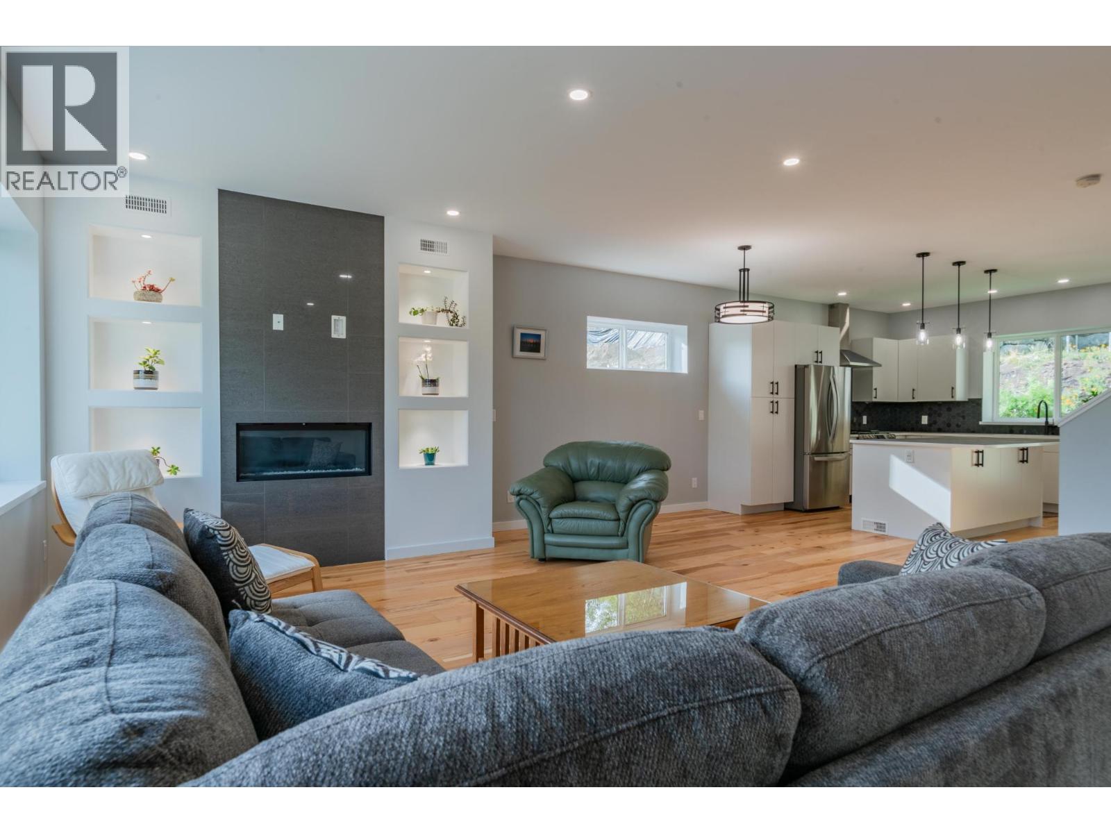 934 REDSTONE Drive, Rossland