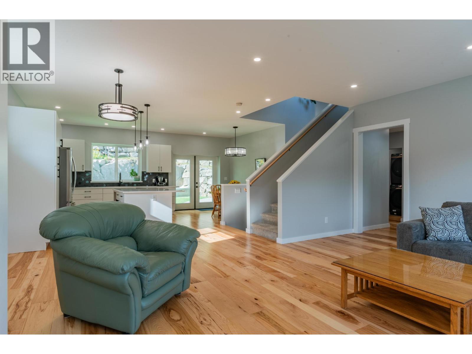 934 REDSTONE Drive, Rossland