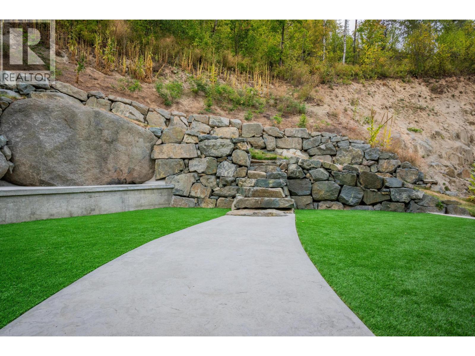 934 REDSTONE Drive, Rossland