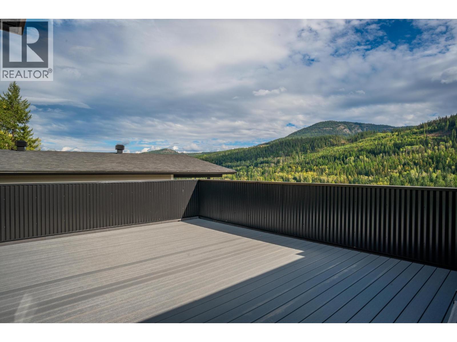 934 REDSTONE Drive, Rossland