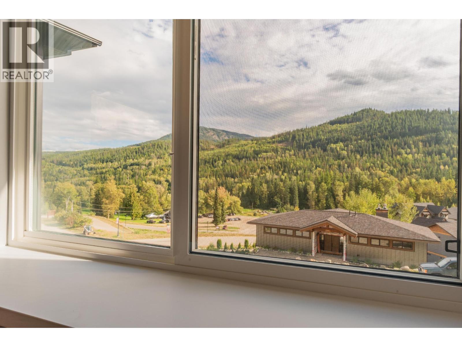 934 REDSTONE Drive, Rossland