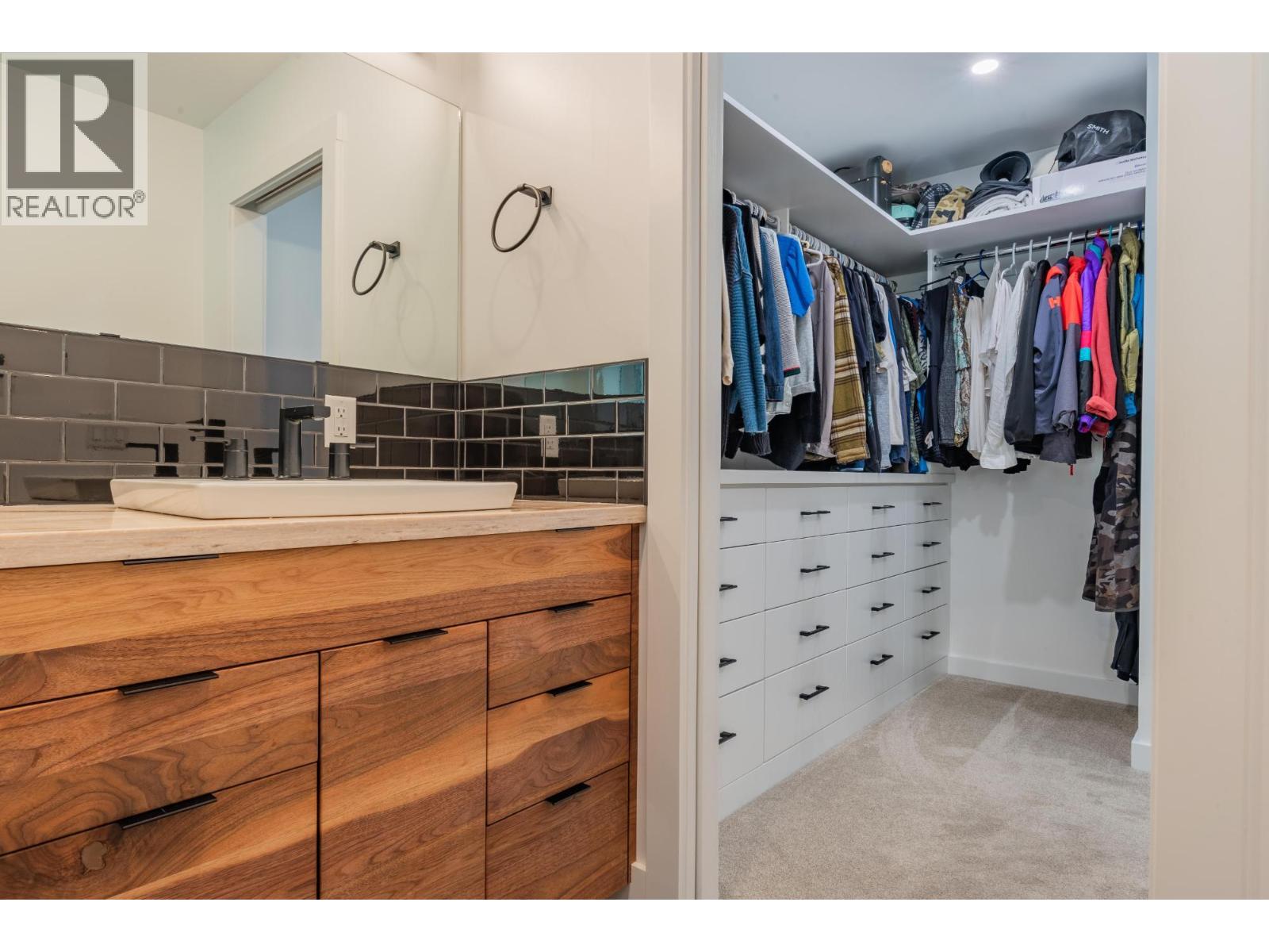 934 REDSTONE Drive, Rossland