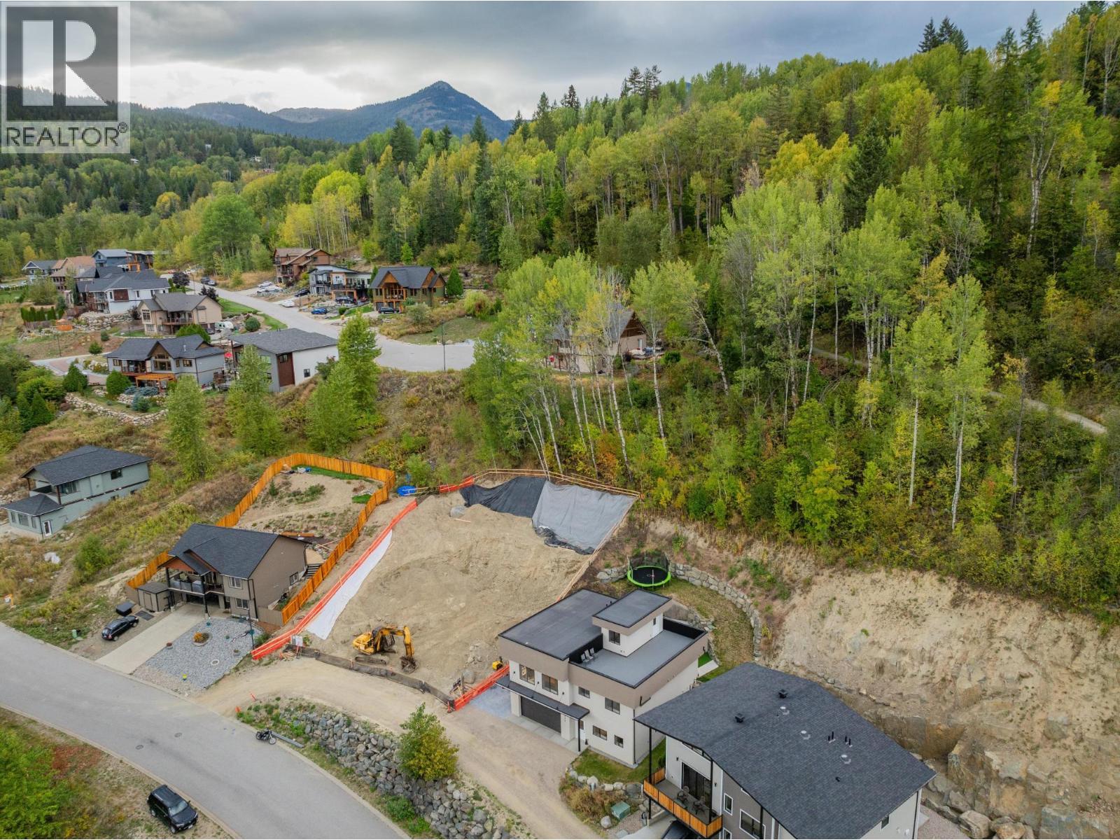 934 REDSTONE Drive, Rossland