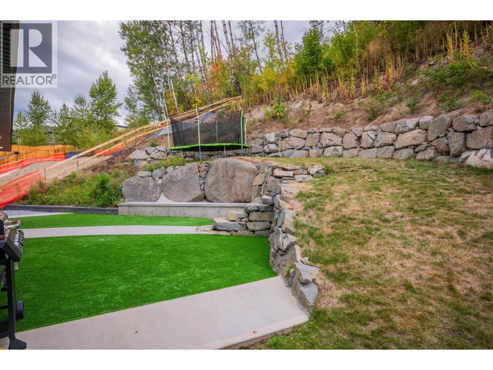 934 REDSTONE Drive, Rossland
