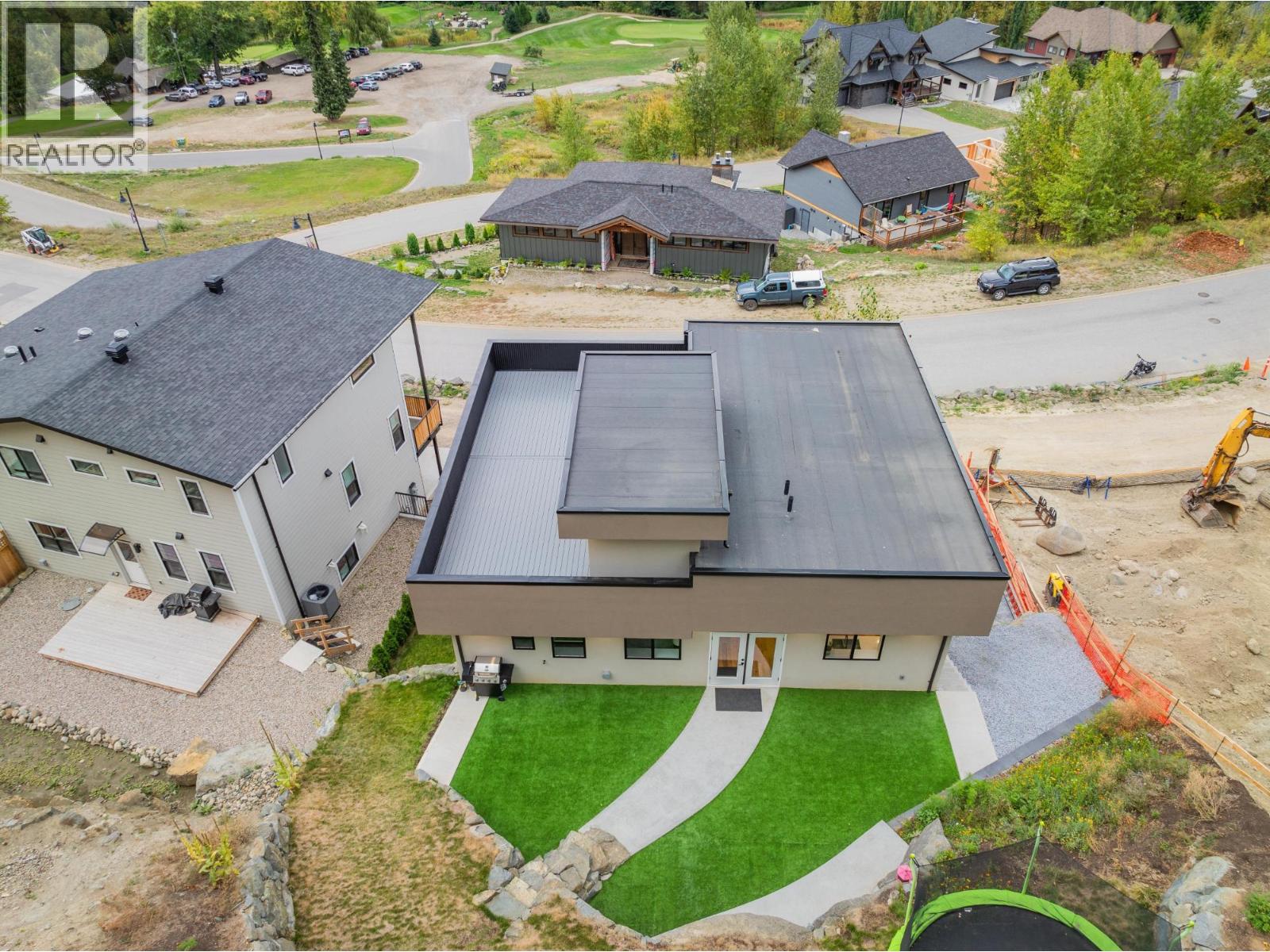 934 REDSTONE Drive, Rossland