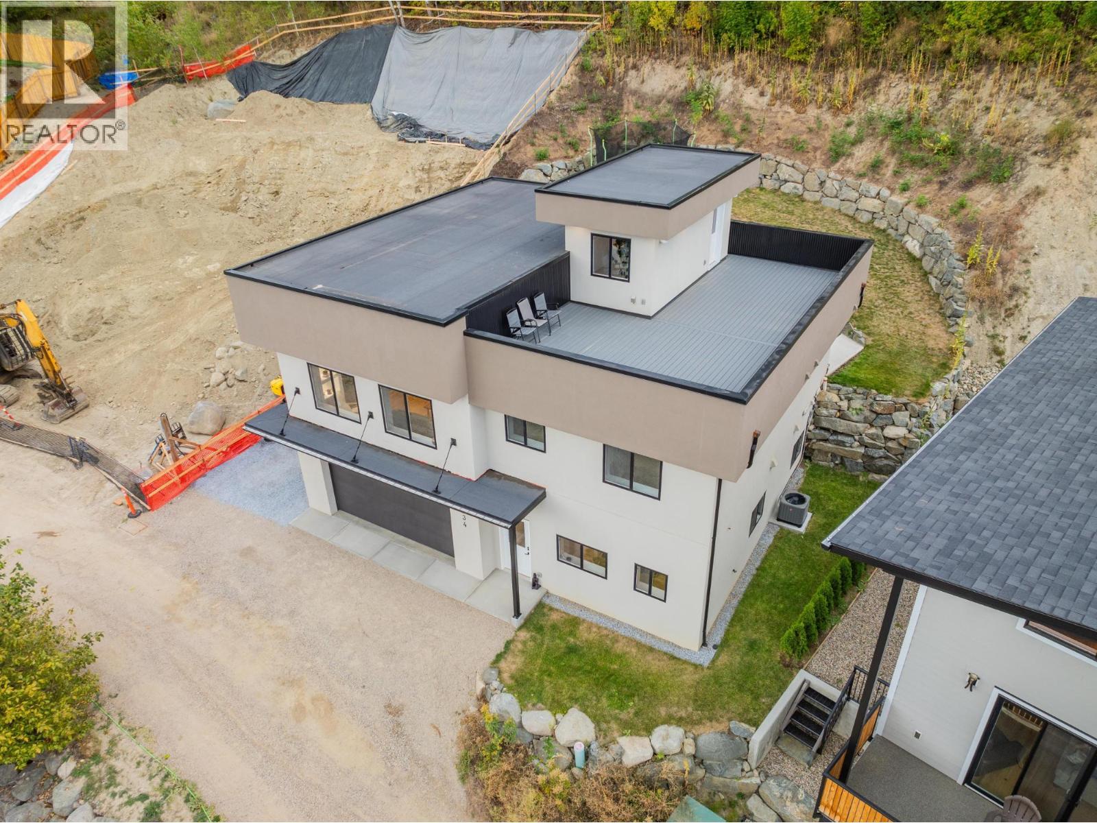 934 REDSTONE Drive, Rossland