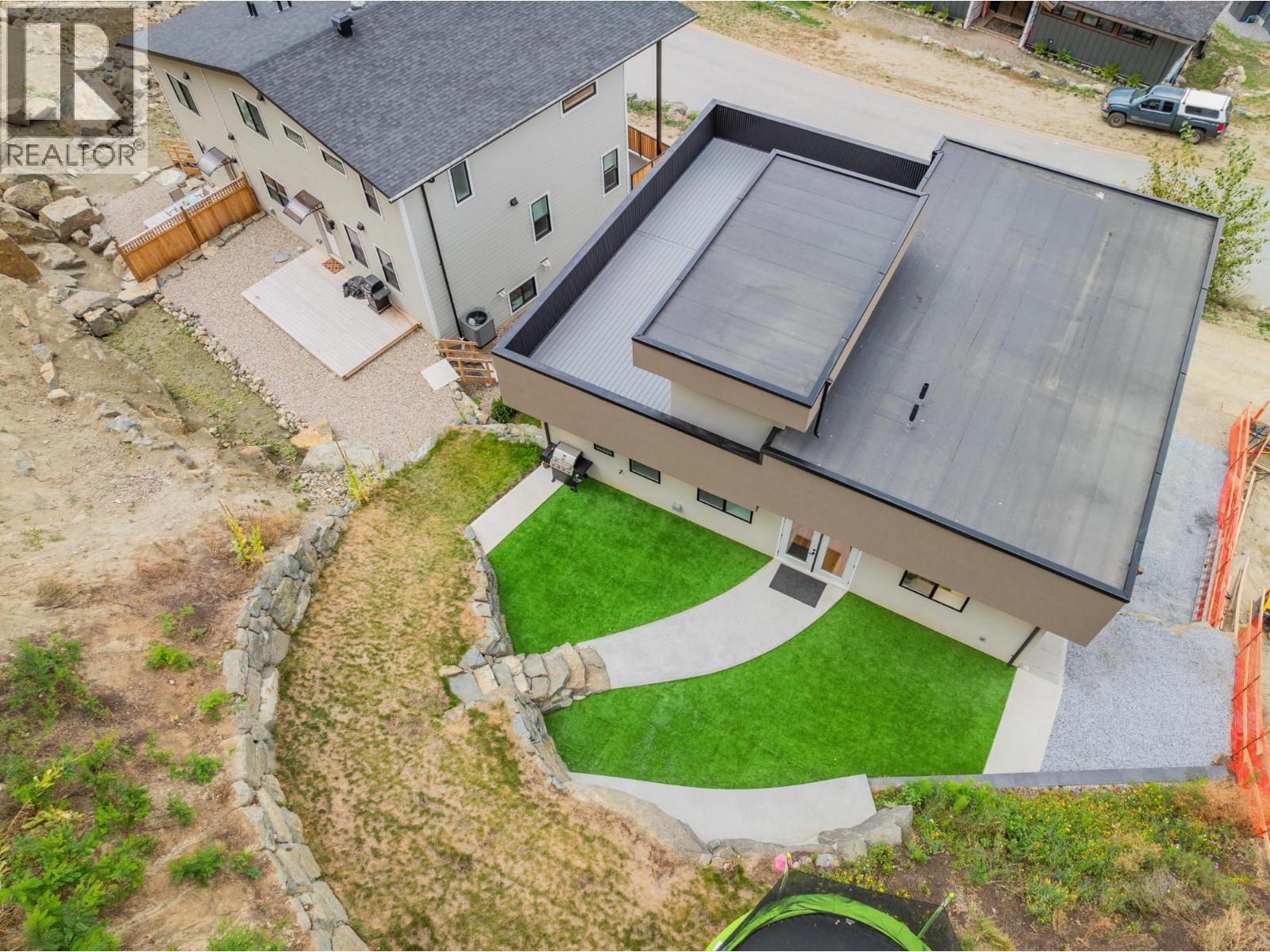 934 REDSTONE Drive, Rossland