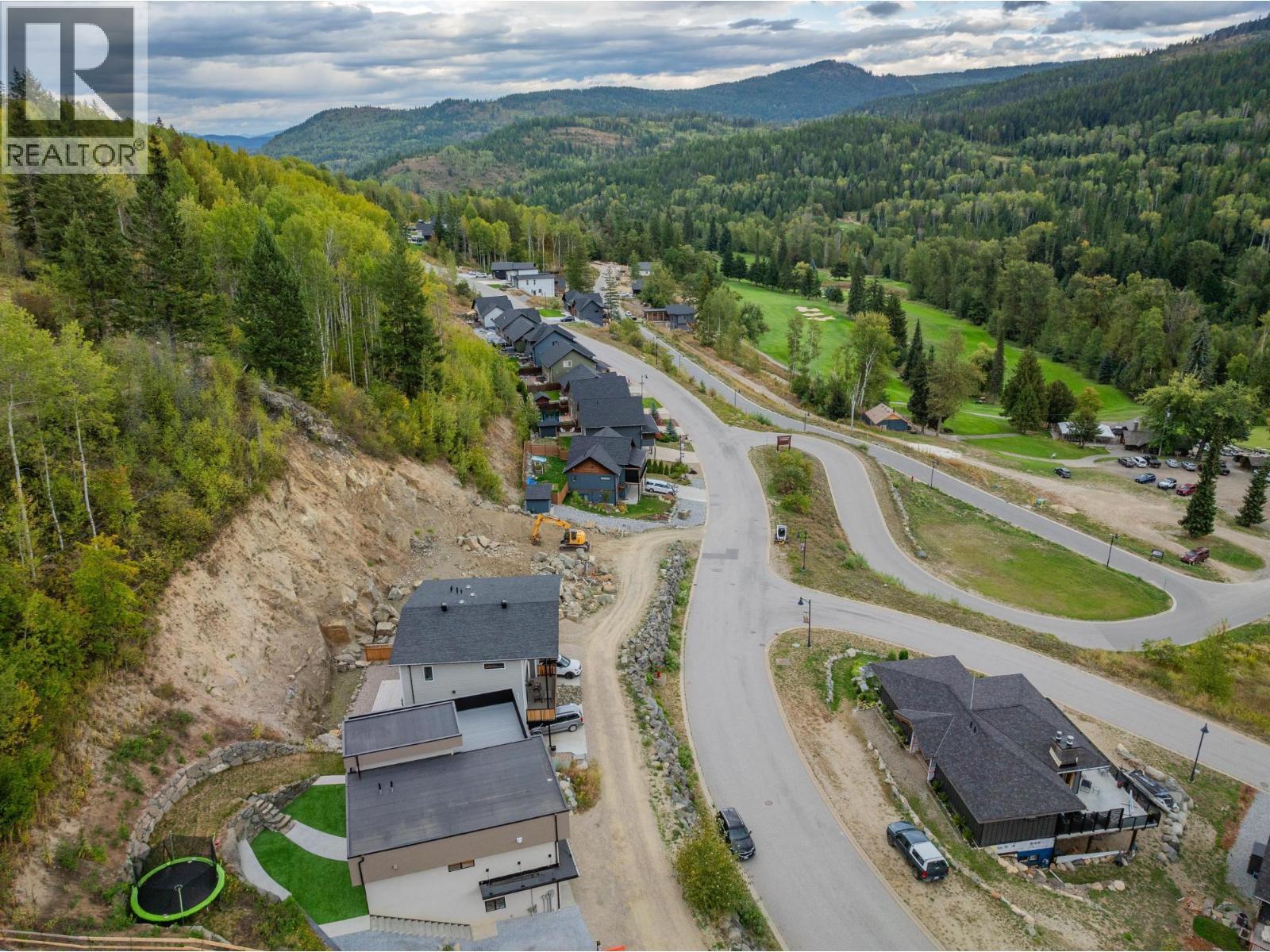 934 REDSTONE Drive, Rossland