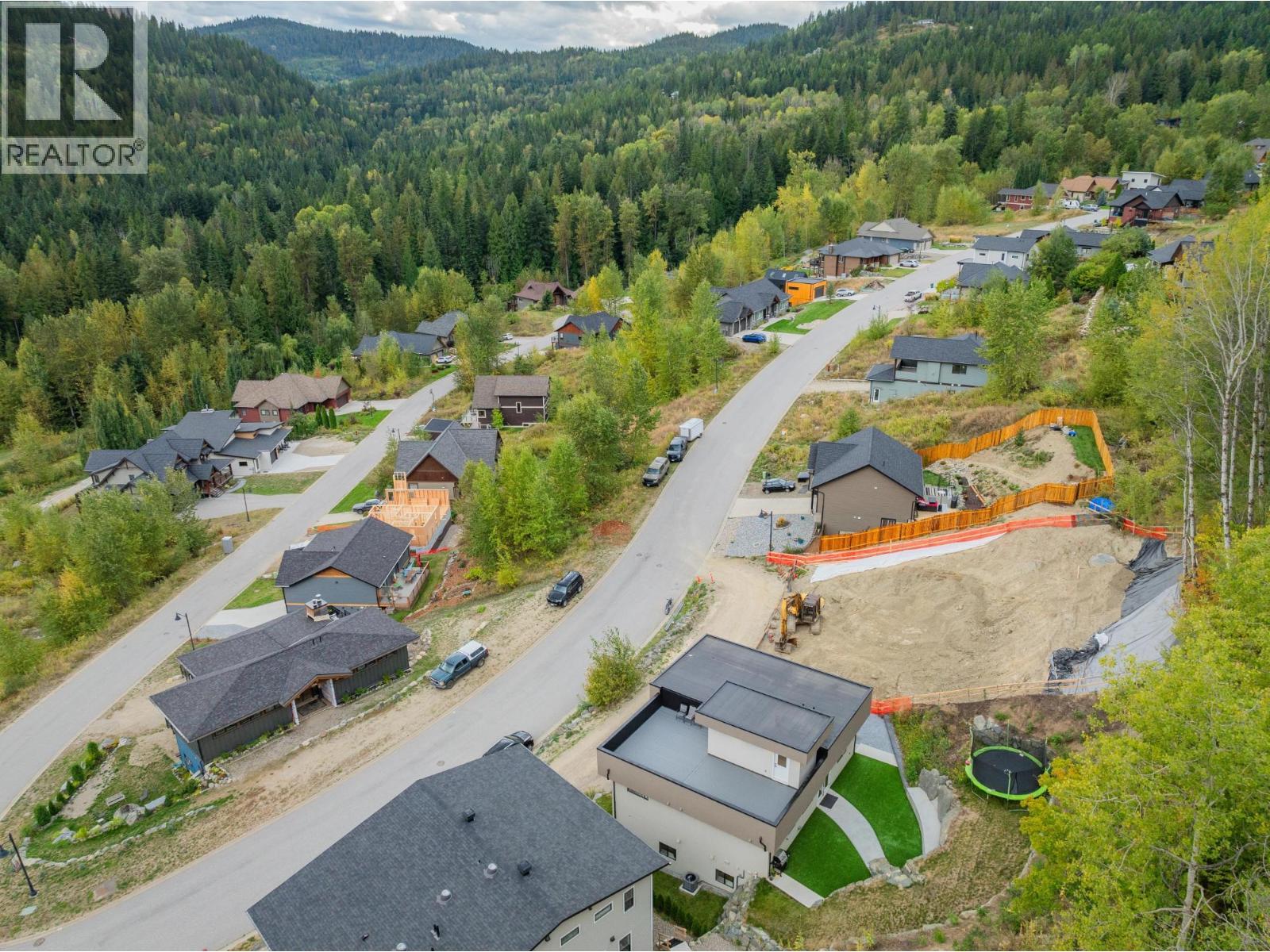 934 REDSTONE Drive, Rossland
