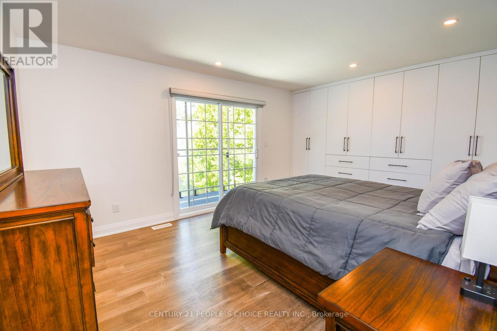 694 BROADVIEW AVENUE - 23