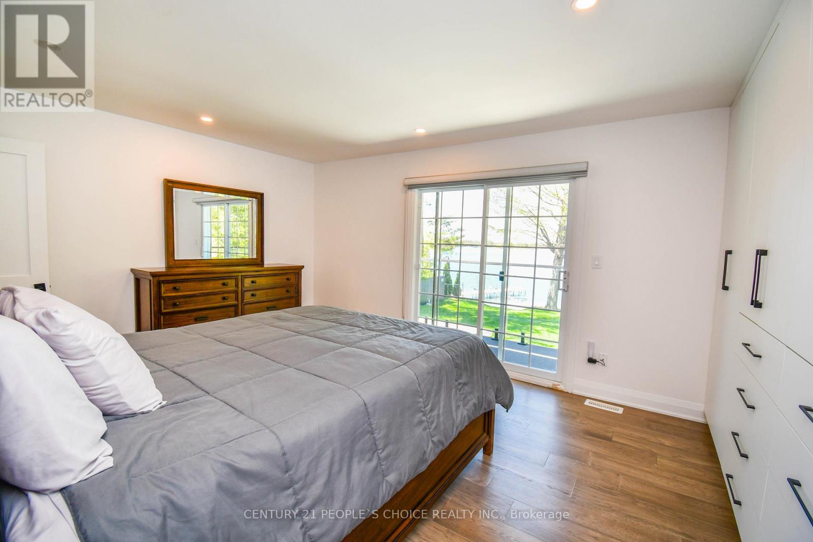 694 BROADVIEW AVENUE - 24