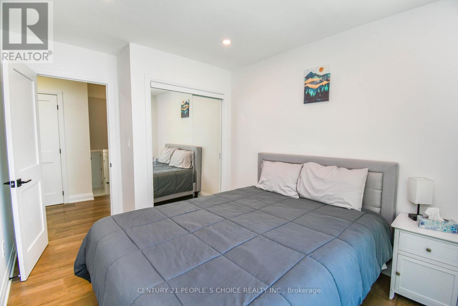 694 BROADVIEW AVENUE - 27