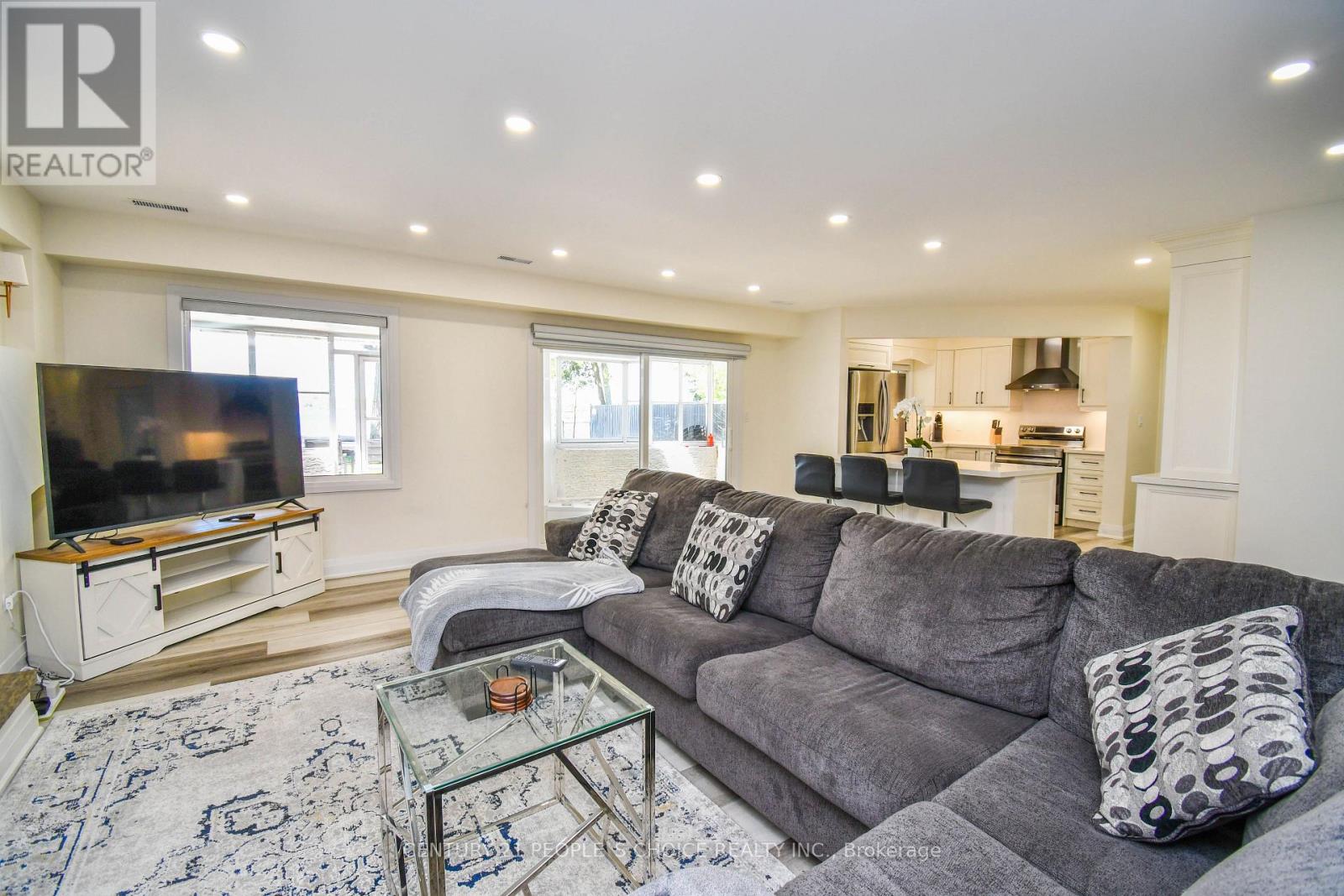 694 BROADVIEW AVENUE - 34