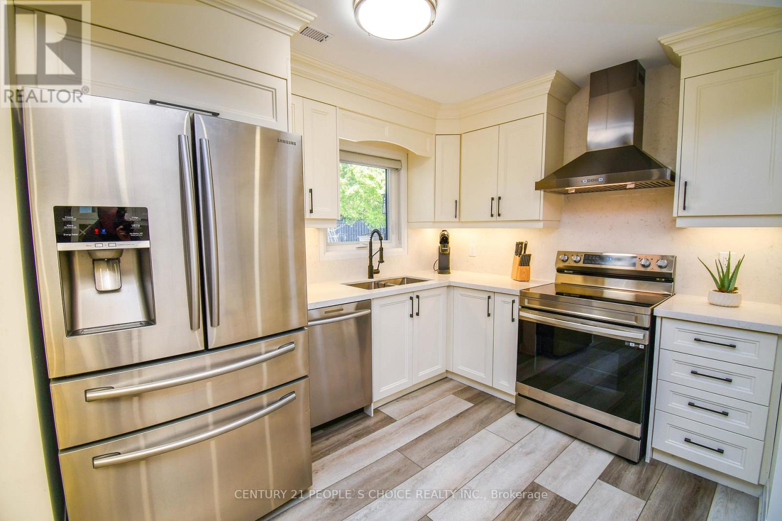 694 BROADVIEW AVENUE - 37