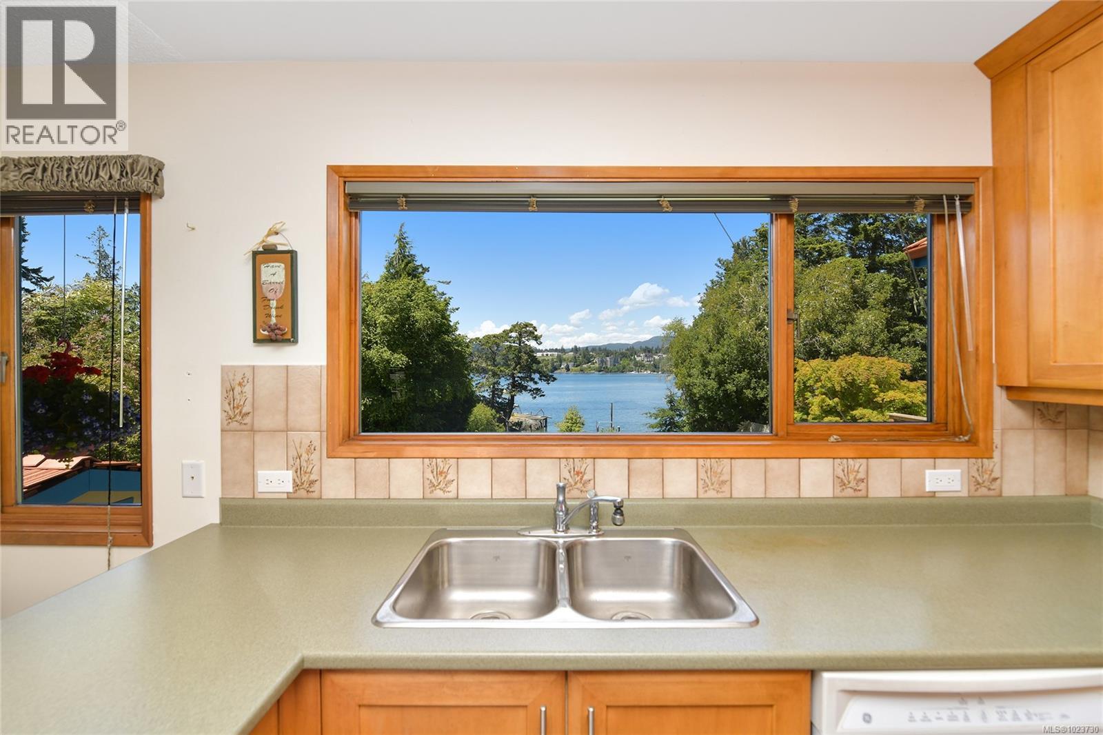 6528 THORNETT Rd, Sooke