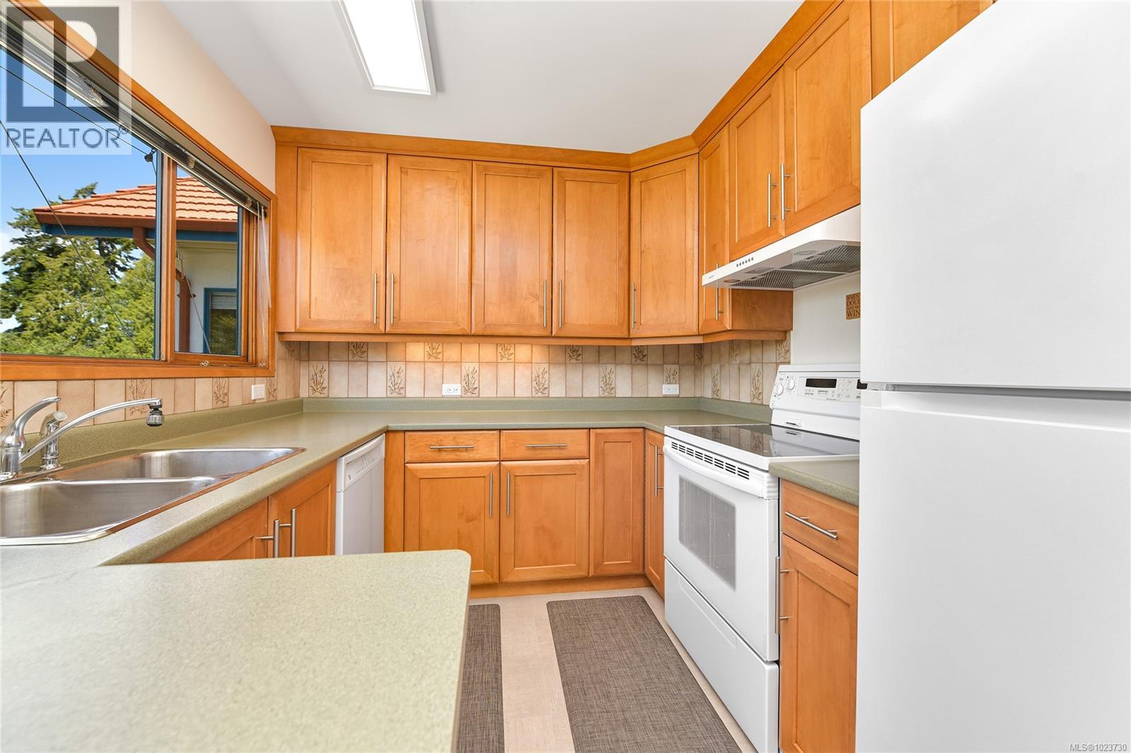 6528 THORNETT Rd, Sooke