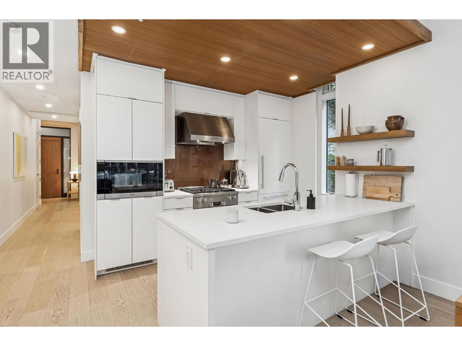 401 6699 NELSON AVENUE, West Vancouver