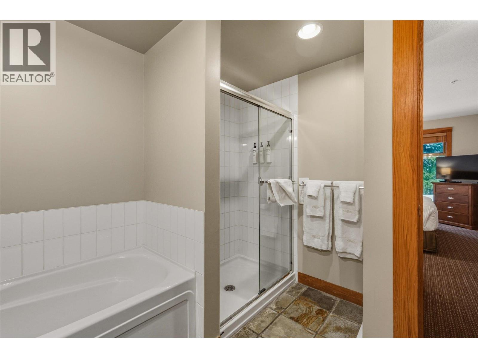 226A 2036 LONDON LANE, Whistler