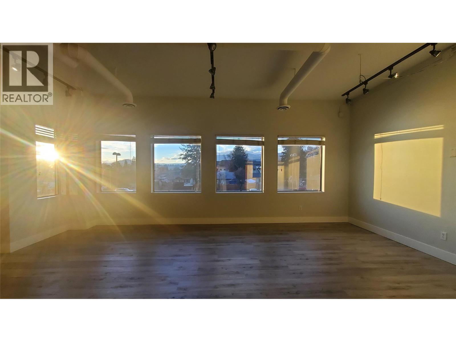 204 1740 Gordon Drive, Kelowna