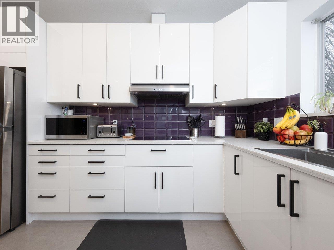 308 1283 PARKGATE AVENUE, North Vancouver