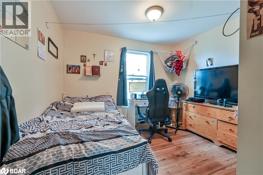 139 BALSAM AVENUE S - 10