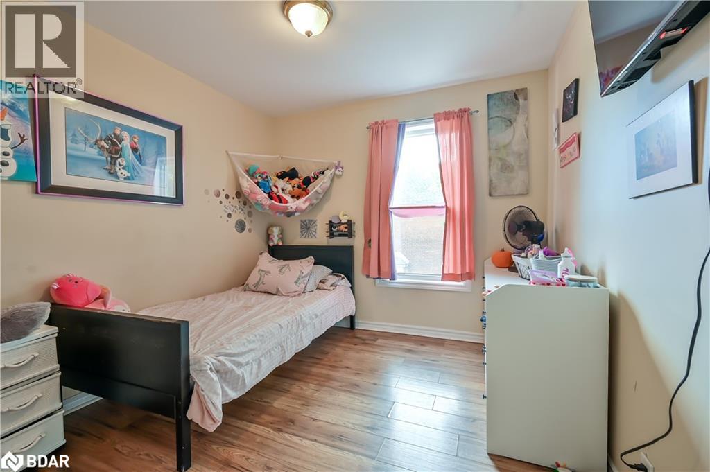 139 BALSAM AVENUE S - 11