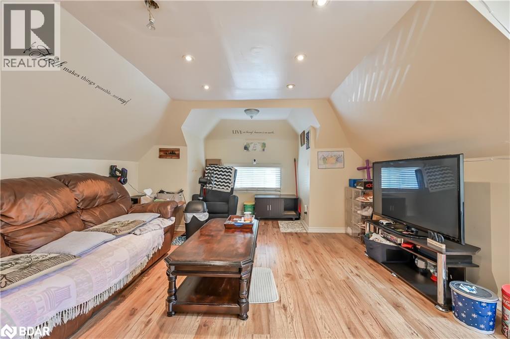 139 BALSAM AVENUE S - 15
