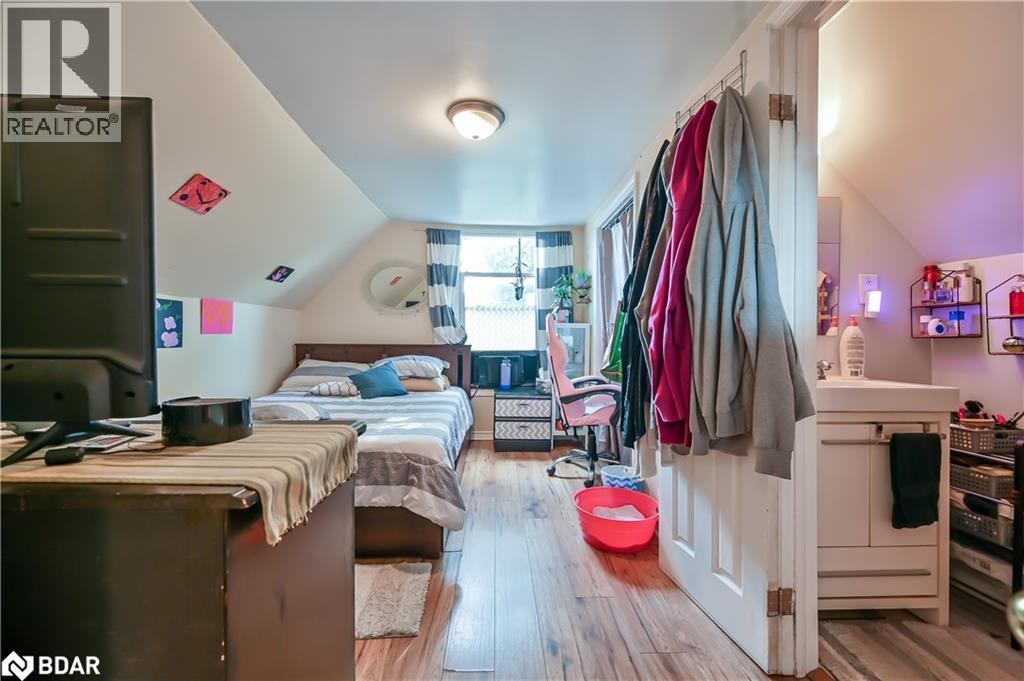 139 BALSAM AVENUE S - 18