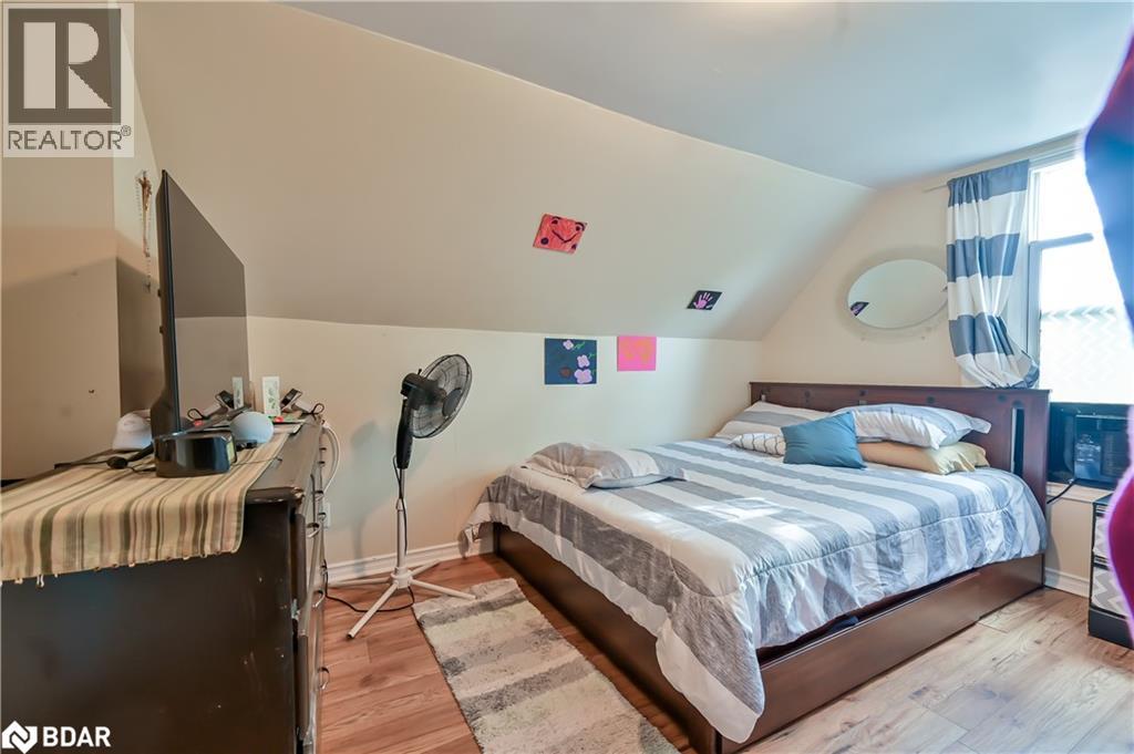 139 BALSAM AVENUE S - 19