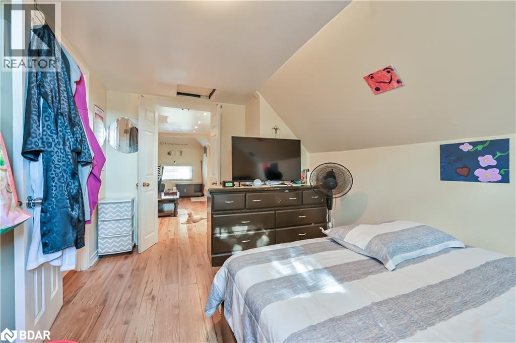 139 BALSAM AVENUE S - 20